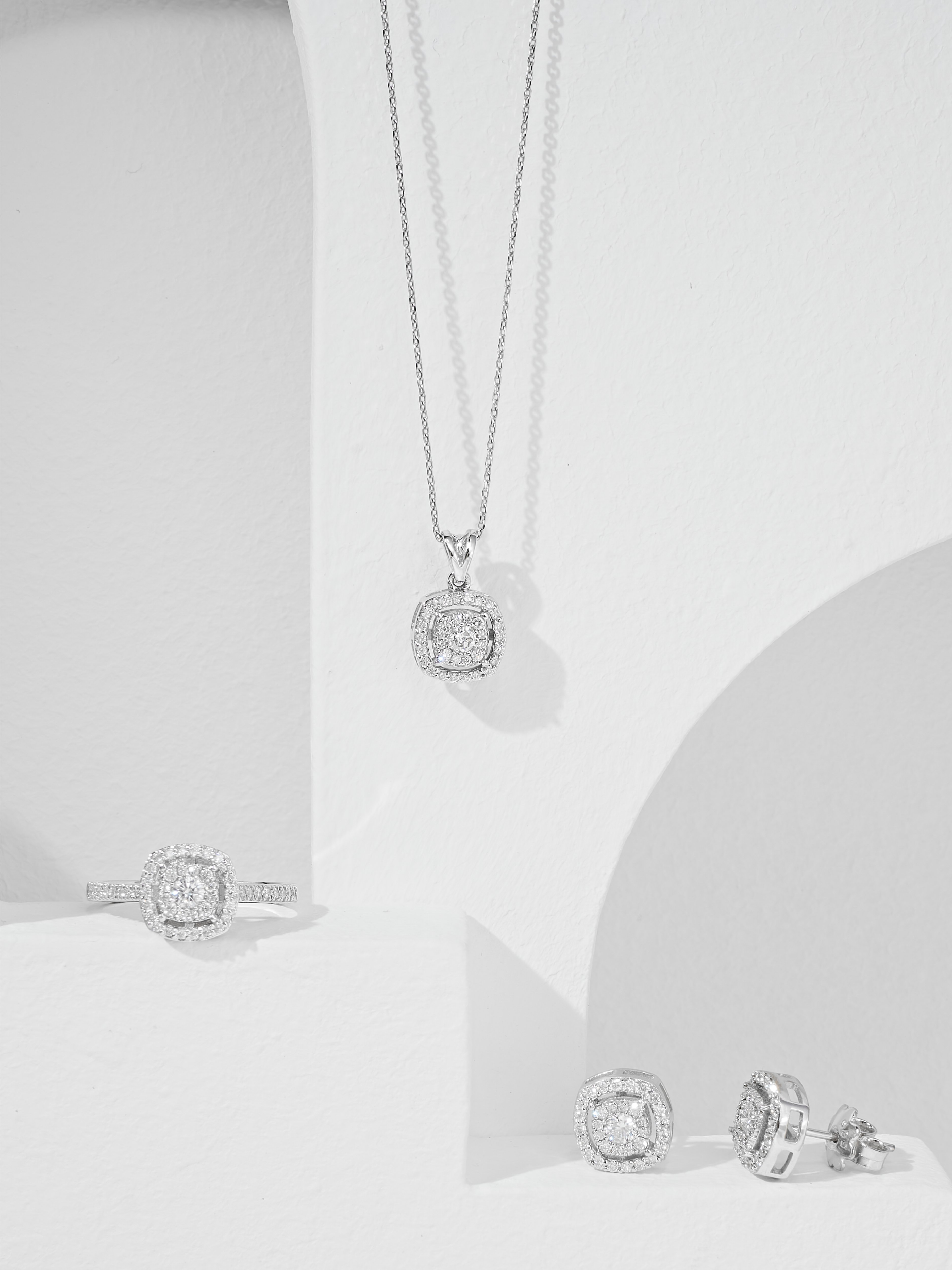 0.23 Karat Coranet Pırlanta Kolye