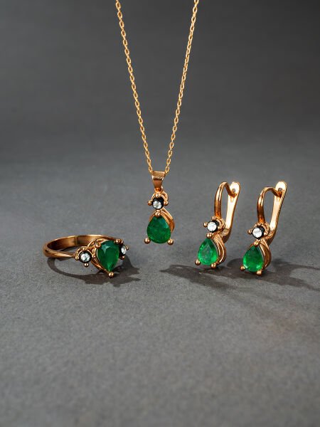 Damla Zümrüt Taşlı Elmas Küpe