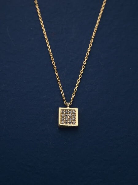 14 Ayar Taşlı Tasarım Kolye