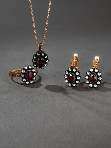 Oval Yakut Taşlı Elmas Yüzük