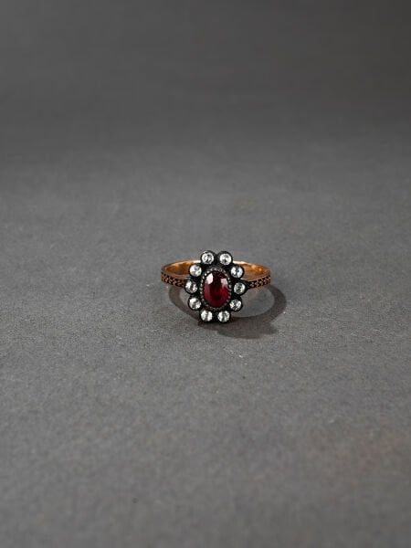 Oval Yakut Taşlı Elmas Yüzük