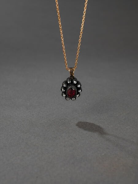 Oval Yakut Taşlı Elmas Kolye