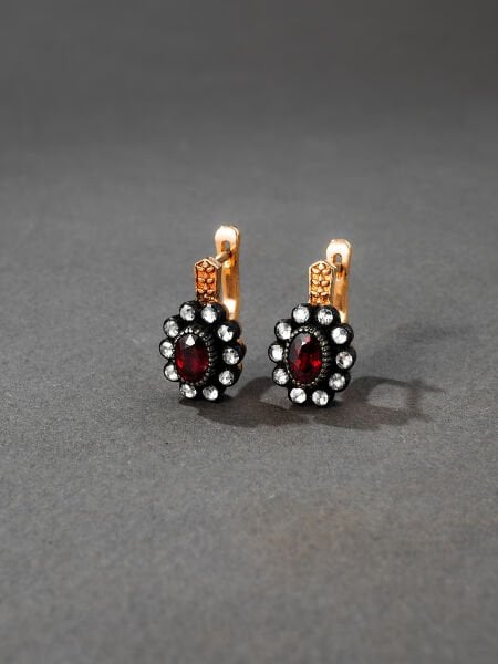 Oval Yakut Taşlı Elmas Küpe