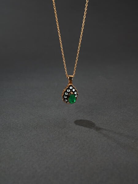 Damla Zümrüt Taşlı Elmas Kolye