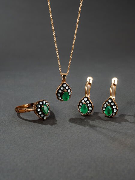 Damla Zümrüt Taşlı Elmas Kolye