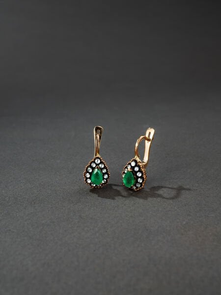 Damla Zümrüt Taşlı Elmas Küpe