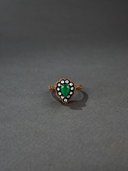 Damla Zümrüt Taşlı Elmas Yüzük