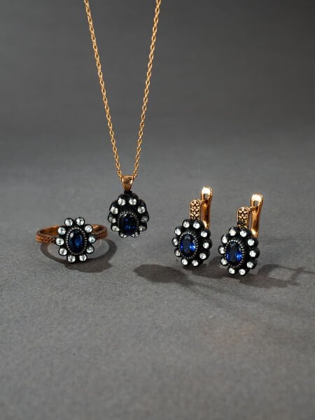 Oval Safir Taşlı Elmas Yüzük