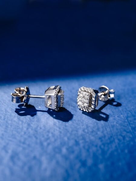 0.12 Karat Pırlanta Baget Küpe