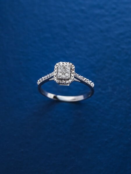 0.06 Karat Pırlanta Baget Yüzük