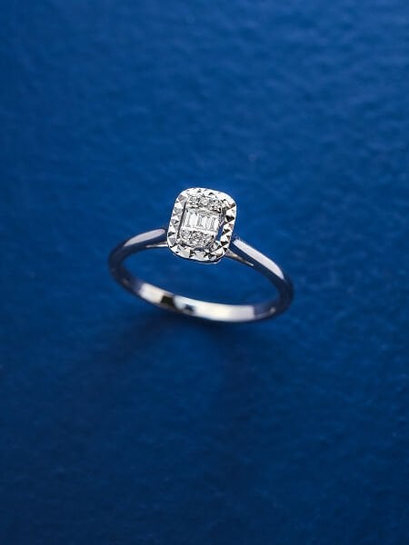 0.08 Karat Pırlanta Baget Yüzük