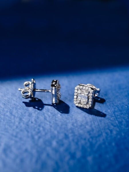 0.29 Karat Pırlanta Baget Küpe