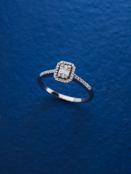 0.19 Karat Pırlanta Baget Yüzük