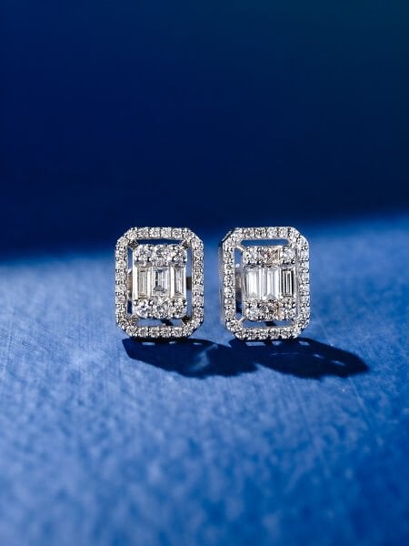 0.74 Karat Pırlanta Baget Küpe