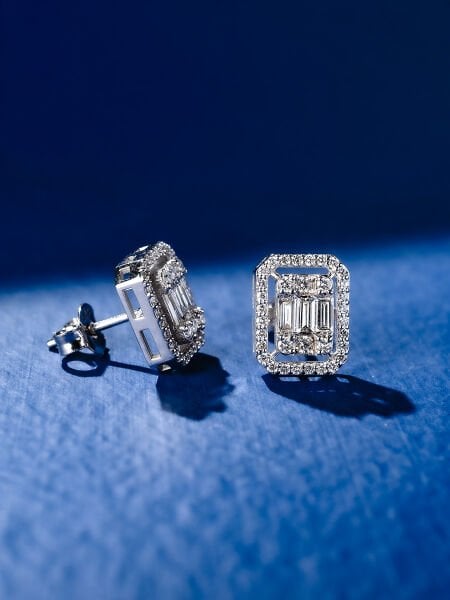 0.74 Karat Pırlanta Baget Küpe