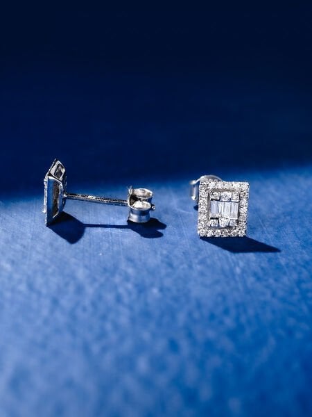 0.31 Karat Pırlanta Baget Küpe