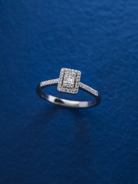 0.17 Karat Pırlanta Baget Yüzük