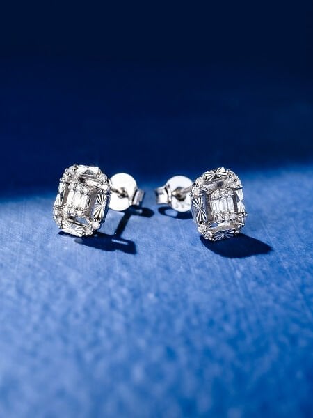 0.20 Karat Pırlanta Baget Küpe