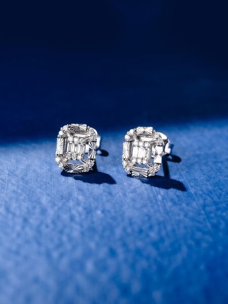 0.20 Karat Pırlanta Baget Küpe