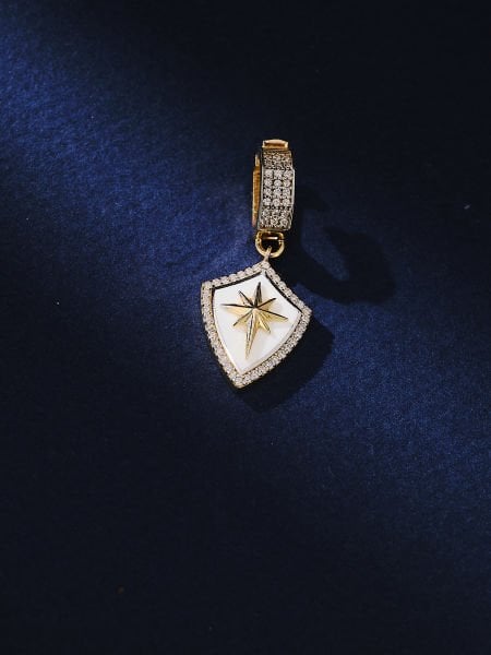 14 Ayar Beyaz Mineli Kalkan Kolye Ucu Charm