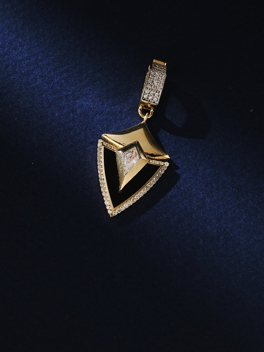 14 Ayar Siyah Mineli Kolye Ucu Charm