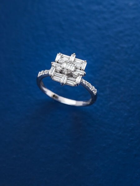 0.49 Karat Pırlanta Baget Yüzük