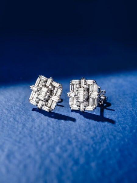 0.41 Karat Pırlanta Baget Küpe