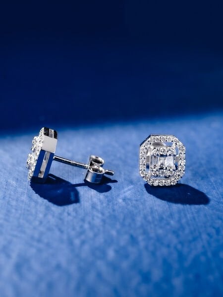 0.38 Karat Pırlanta Baget Küpe