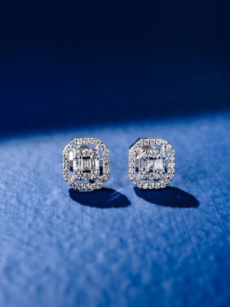 0.38 Karat Pırlanta Baget Küpe