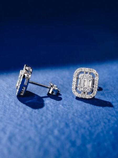 0.61 Karat Pırlanta Baget Küpe