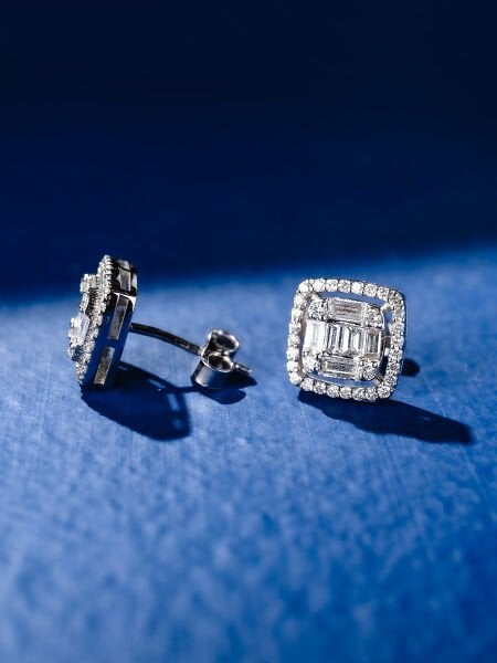 0.81 Karat Pırlanta Baget Küpe