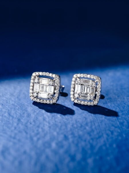 0.81 Karat Pırlanta Baget Küpe