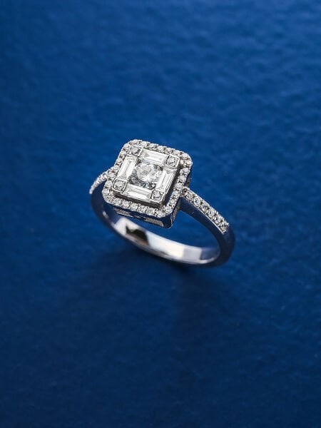 0.53 Karat Pırlanta Baget Yüzük