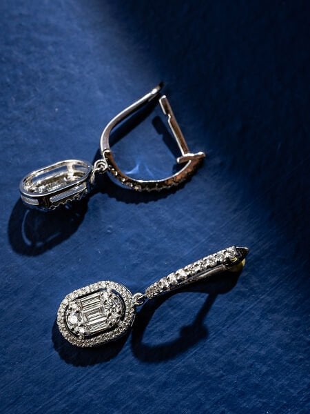 0.73 Karat Pırlanta Baget Küpe