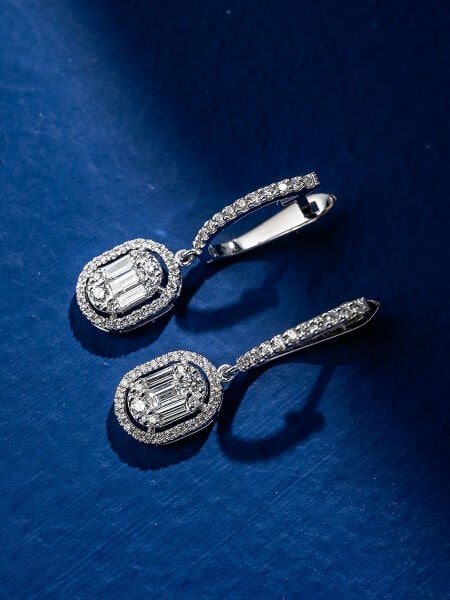 0.73 Karat Pırlanta Baget Küpe