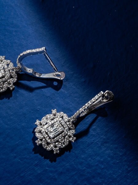 0.88 Karat Pırlanta Baget Küpe