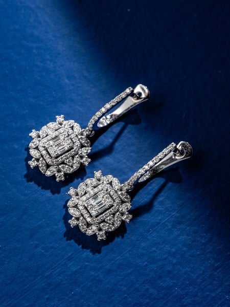 0.88 Karat Pırlanta Baget Küpe