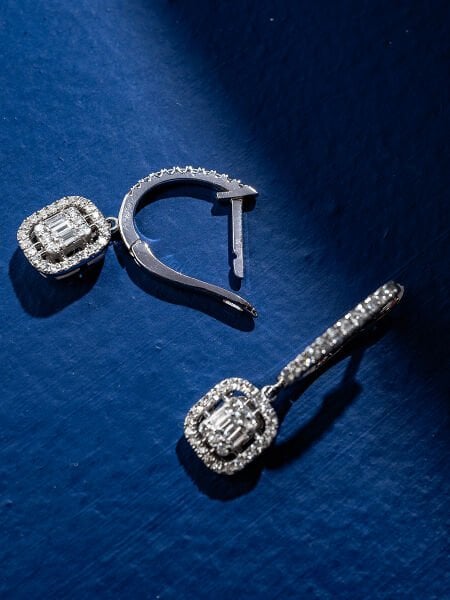 0.56 Karat Pırlanta Baget Küpe