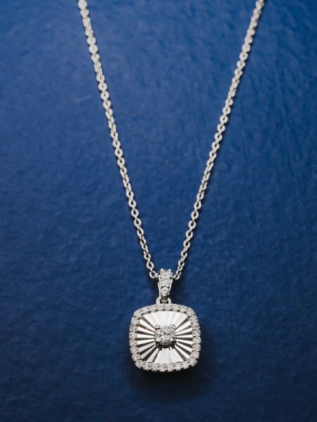 0.24 Karat Pırlanta Coronet Kolye